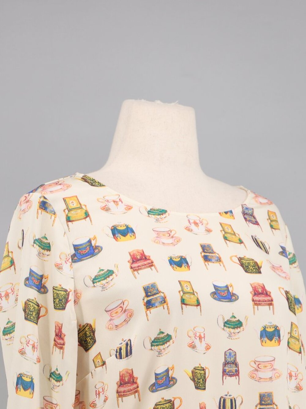 TALBOTS Teacup Novelty Print Long-Sleeve Scoop Neck Top Size LP - Picture 3 of 7
